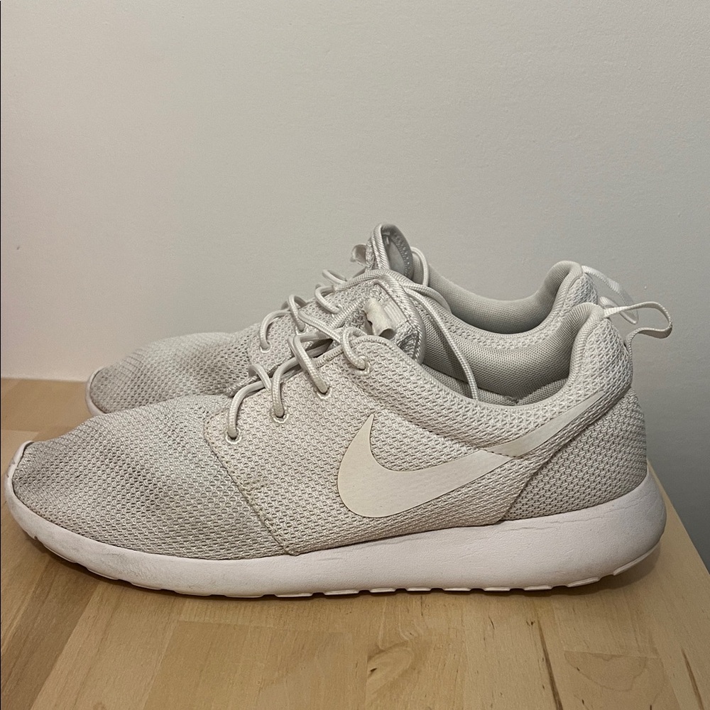 Men’s White Nike Roshe Ones